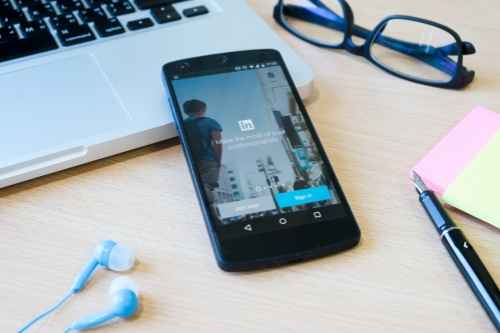 After LinkedIn Starts Flagging Low-Quality AI Content, How Can B2B Accounts Stay Visible?
